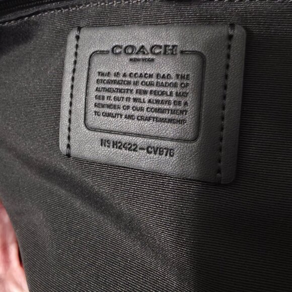 City Tote Bag In Signature Canvas - Picture 3 of 6